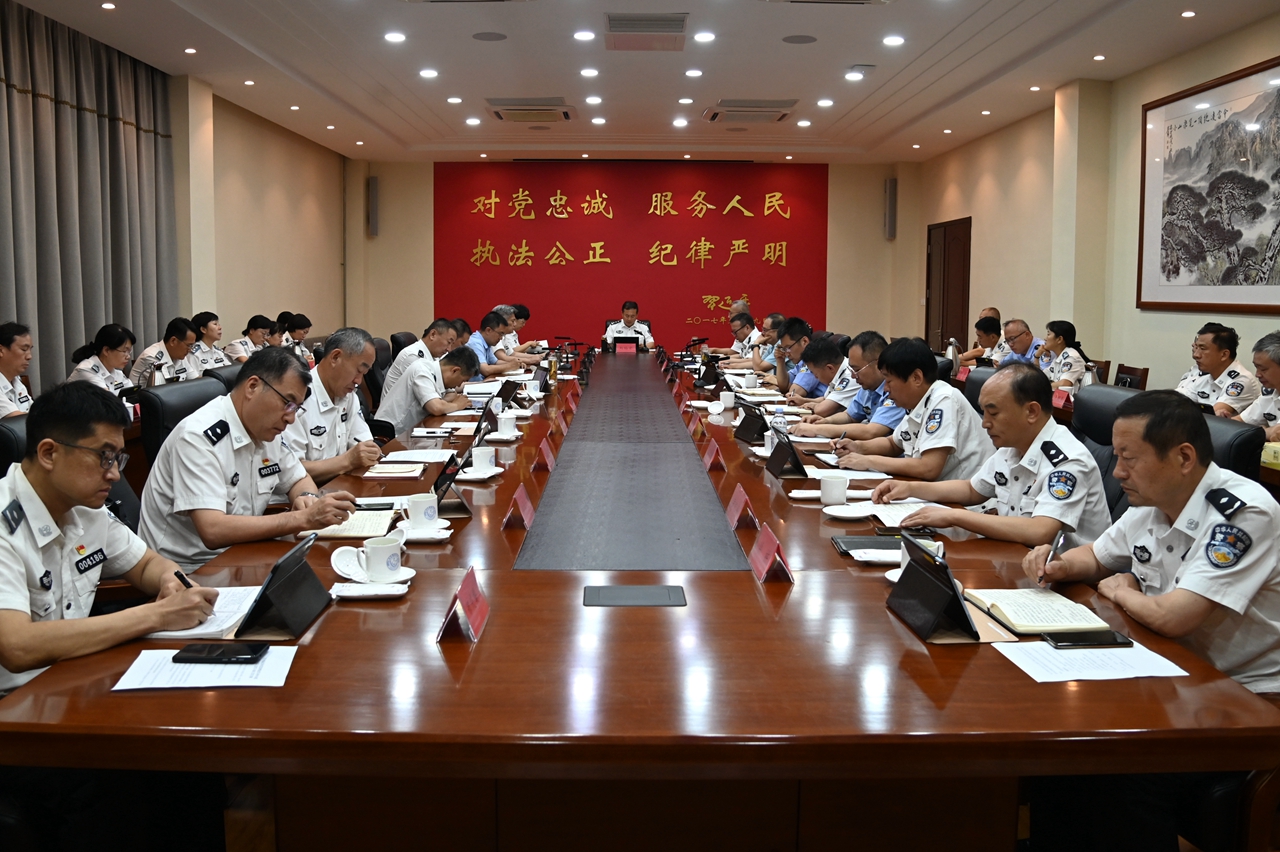 学校党委理论学习中心组专题学习习近平总书记关于全面加强党的纪律建设的重要论述